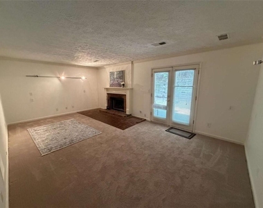 878 Lake Hollow Boulevard - Photo Thumbnail 2