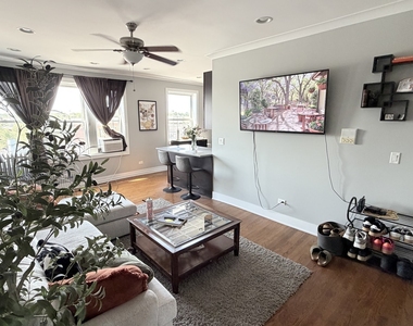 3153 W Augusta Boulevard - Photo Thumbnail 2