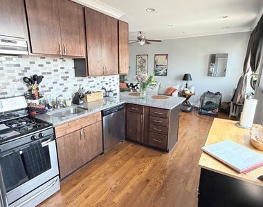 3153 W Augusta Boulevard - Photo Thumbnail 4