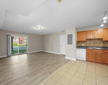 3423 Ridgeland Avenue - Photo Thumbnail 4