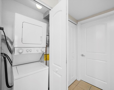 3423 Ridgeland Avenue - Photo Thumbnail 11