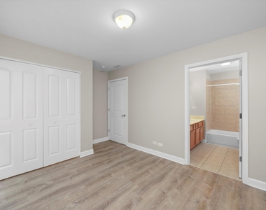 3423 Ridgeland Avenue - Photo Thumbnail 2