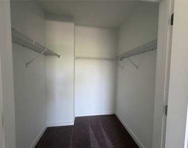 525 Parkway Drive Ne - Photo Thumbnail 12