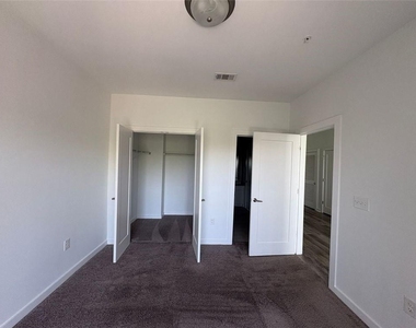 525 Parkway Drive Ne - Photo Thumbnail 13