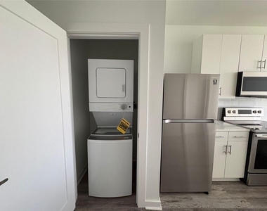 525 Parkway Drive Ne - Photo Thumbnail 6