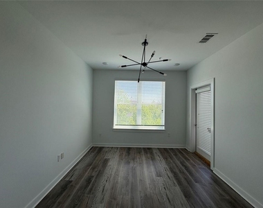 525 Parkway Drive Ne - Photo Thumbnail 9