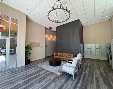 525 Parkway Drive Ne - Photo Thumbnail 1