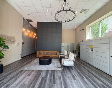 525 Parkway Drive Ne - Photo Thumbnail 2