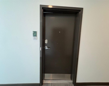 525 Parkway Drive Ne - Photo Thumbnail 3