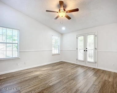 13715 Richmond Park Drive N - Photo Thumbnail 10