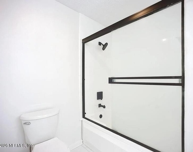 13715 Richmond Park Drive N - Photo Thumbnail 14