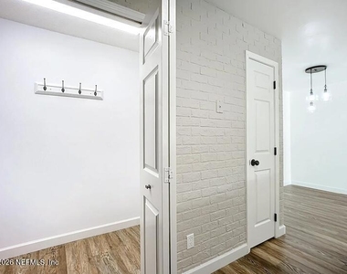13715 Richmond Park Drive N - Photo Thumbnail 7