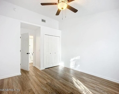 13715 Richmond Park Drive N - Photo Thumbnail 16