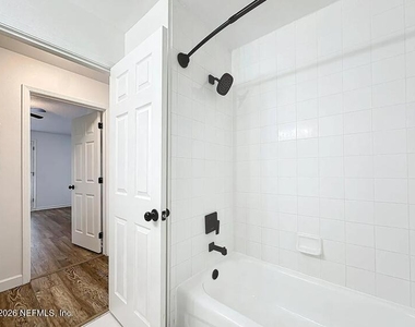 13715 Richmond Park Drive N - Photo Thumbnail 18