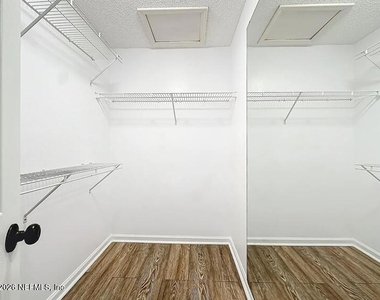 13715 Richmond Park Drive N - Photo Thumbnail 12