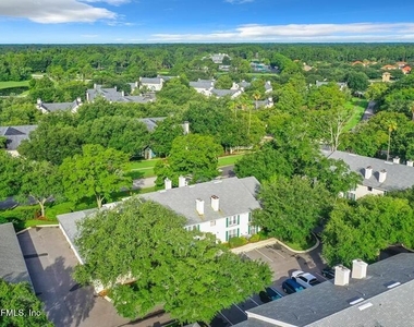 13715 Richmond Park Drive N - Photo Thumbnail 2
