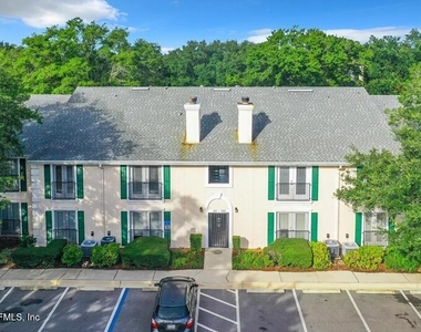 13715 Richmond Park Drive N - Photo Thumbnail 1