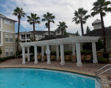 8290 Gate Parkway W - Photo Thumbnail 3
