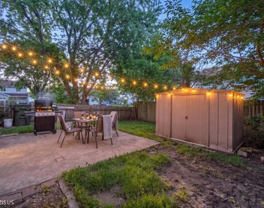 1405 Merrimac Lane N - Photo Thumbnail 5