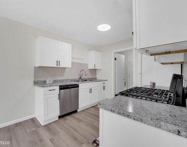 1405 Merrimac Lane N - Photo Thumbnail 14