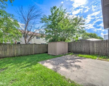 1405 Merrimac Lane N - Photo Thumbnail 35