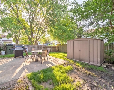 1405 Merrimac Lane N - Photo Thumbnail 6