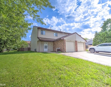 1405 Merrimac Lane N - Photo Thumbnail 36