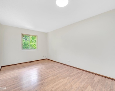 1405 Merrimac Lane N - Photo Thumbnail 28