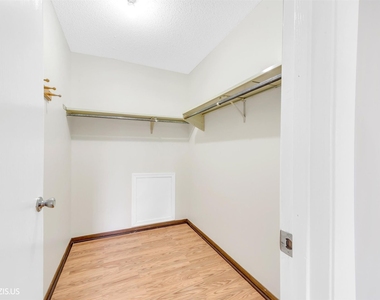 1405 Merrimac Lane N - Photo Thumbnail 31