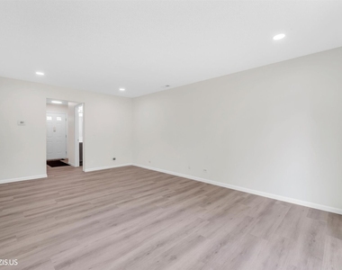 1405 Merrimac Lane N - Photo Thumbnail 11