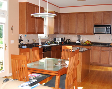 709 Sarah Lane - Photo Thumbnail 2