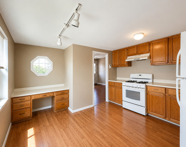 310 Johnson Street - Photo Thumbnail 3
