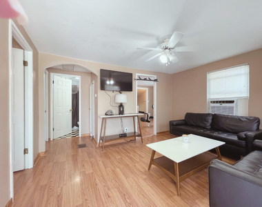310 Johnson Street - Photo Thumbnail 2