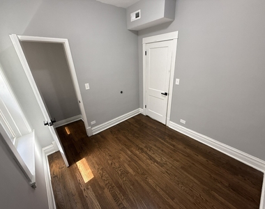 2552 N Austin Avenue - Photo Thumbnail 13