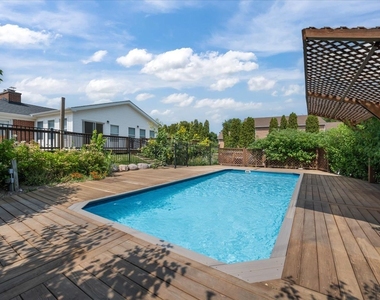 333 Warwick Road - Photo Thumbnail 17