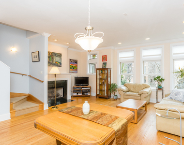 4113 N Southport Avenue - Photo Thumbnail 2
