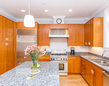 4113 N Southport Avenue - Photo Thumbnail 6