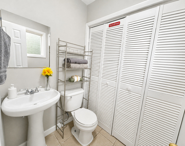 6847 Hawthorne Lane - Photo Thumbnail 15