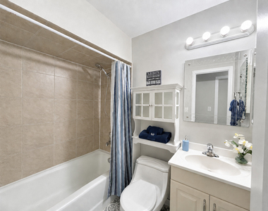 6847 Hawthorne Lane - Photo Thumbnail 12