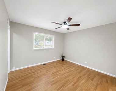 6847 Hawthorne Lane - Photo Thumbnail 13