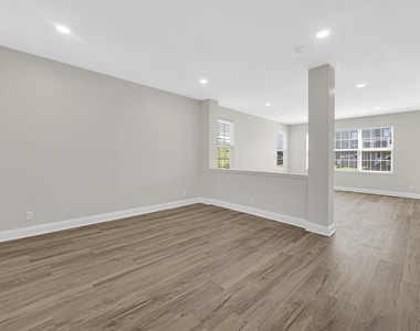 803 W Courtland Street - Photo Thumbnail 5