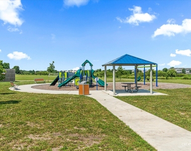 366 Chesapeake Lane - Photo Thumbnail 32