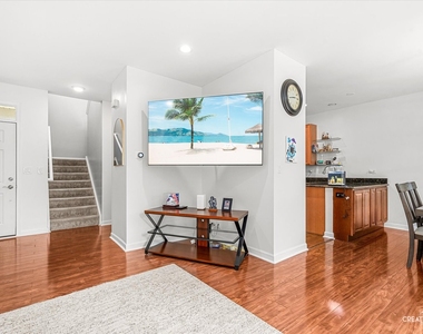 366 Chesapeake Lane - Photo Thumbnail 2