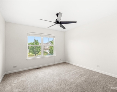 366 Chesapeake Lane - Photo Thumbnail 11