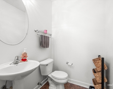 366 Chesapeake Lane - Photo Thumbnail 7