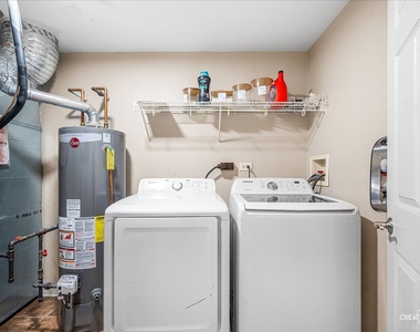 366 Chesapeake Lane - Photo Thumbnail 8