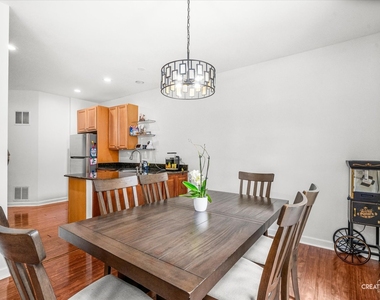 366 Chesapeake Lane - Photo Thumbnail 4