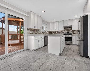 16w707 90th Street - Photo Thumbnail 4