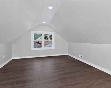 112 S Iowa Avenue - Photo Thumbnail 13