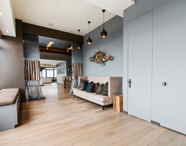 175 E Delaware Place - Photo Thumbnail 21